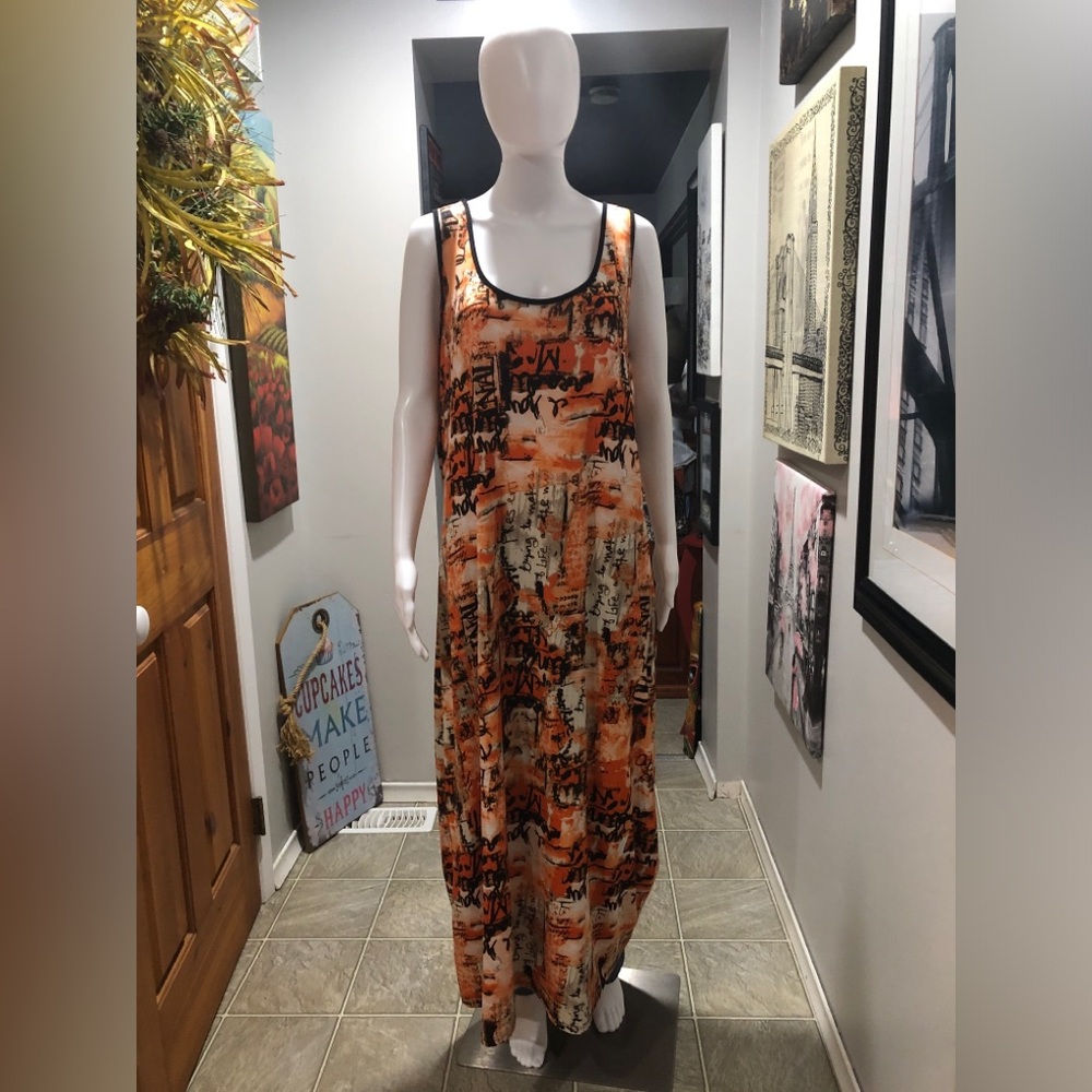 Sleeveless Orange Abstract Maxi Dress
Initiatives
Size XL
Like new condition